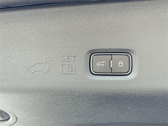 new 2025 Lincoln Navigator car, priced at $109,190