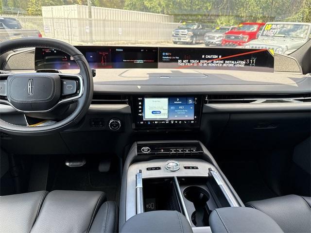 new 2025 Lincoln Navigator car, priced at $109,190