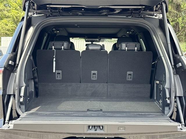 new 2025 Lincoln Navigator car, priced at $109,190