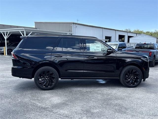 new 2025 Lincoln Navigator car, priced at $109,190
