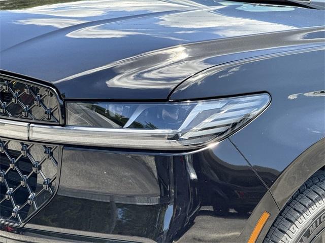 new 2025 Lincoln Navigator car, priced at $109,190