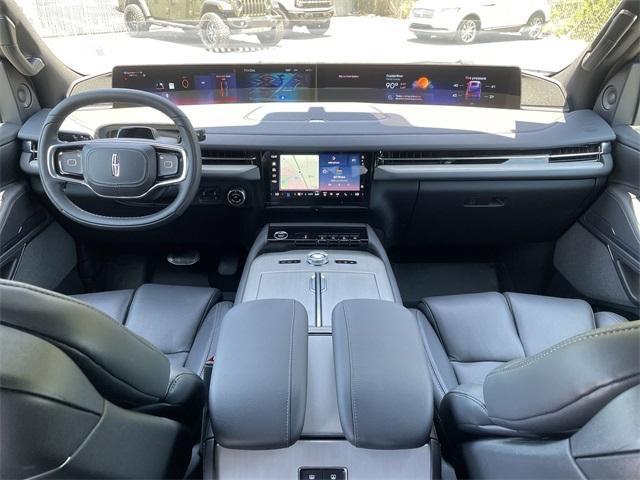 new 2025 Lincoln Navigator car, priced at $108,555