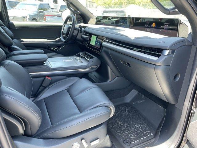 new 2025 Lincoln Navigator car, priced at $108,555