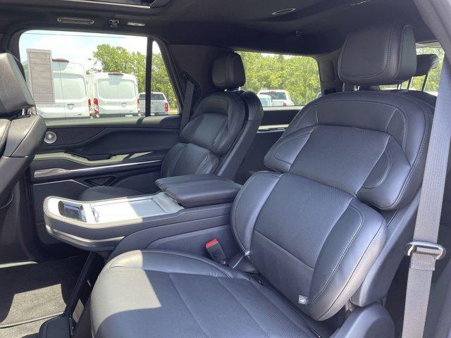 new 2025 Lincoln Navigator car, priced at $109,060