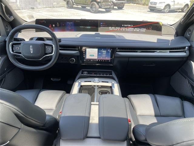 new 2025 Lincoln Navigator car, priced at $109,060