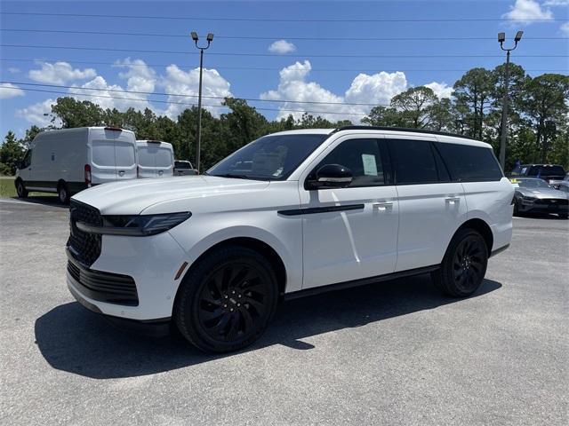 new 2025 Lincoln Navigator car, priced at $109,060