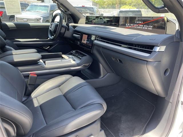 new 2025 Lincoln Navigator car, priced at $109,060