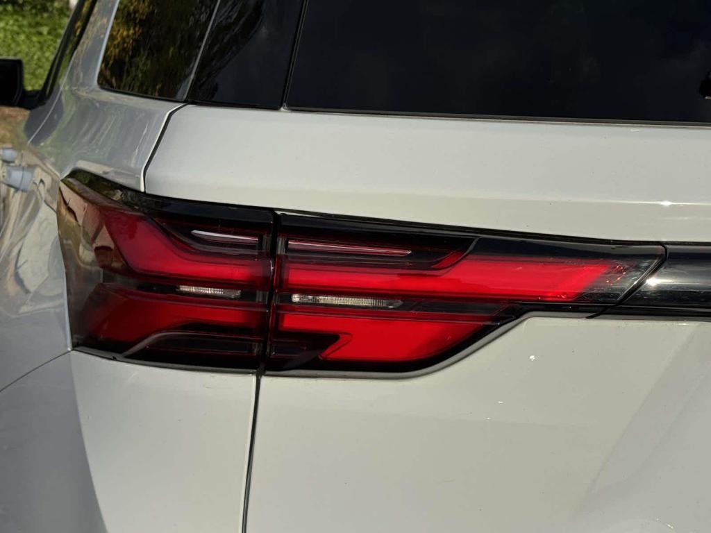 used 2023 Chevrolet Traverse car, priced at $32,495