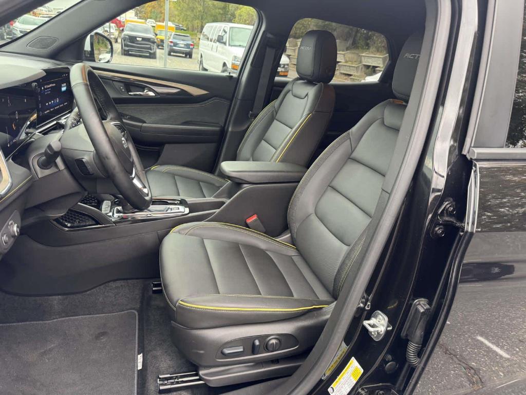 used 2025 Chevrolet TrailBlazer car, priced at $30,995