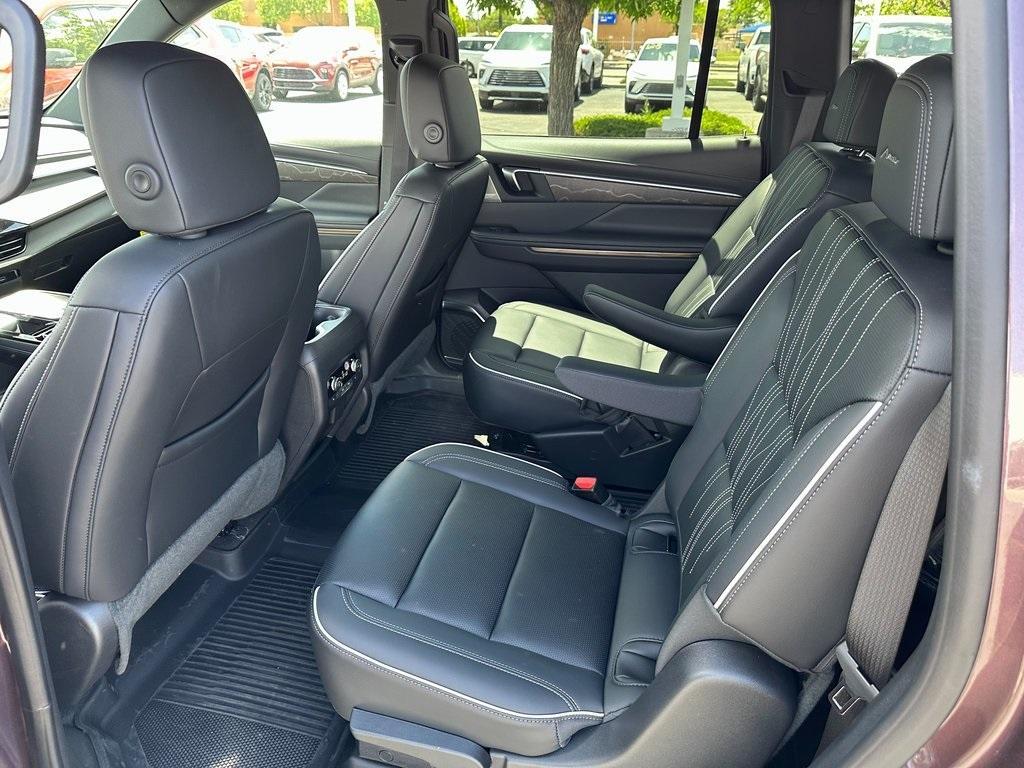 new 2025 Buick Enclave car