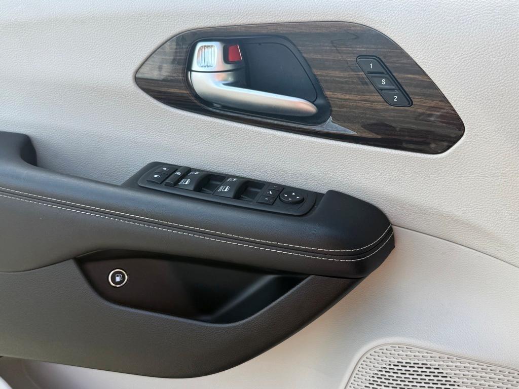 used 2023 Chrysler Pacifica Hybrid car, priced at $39,495