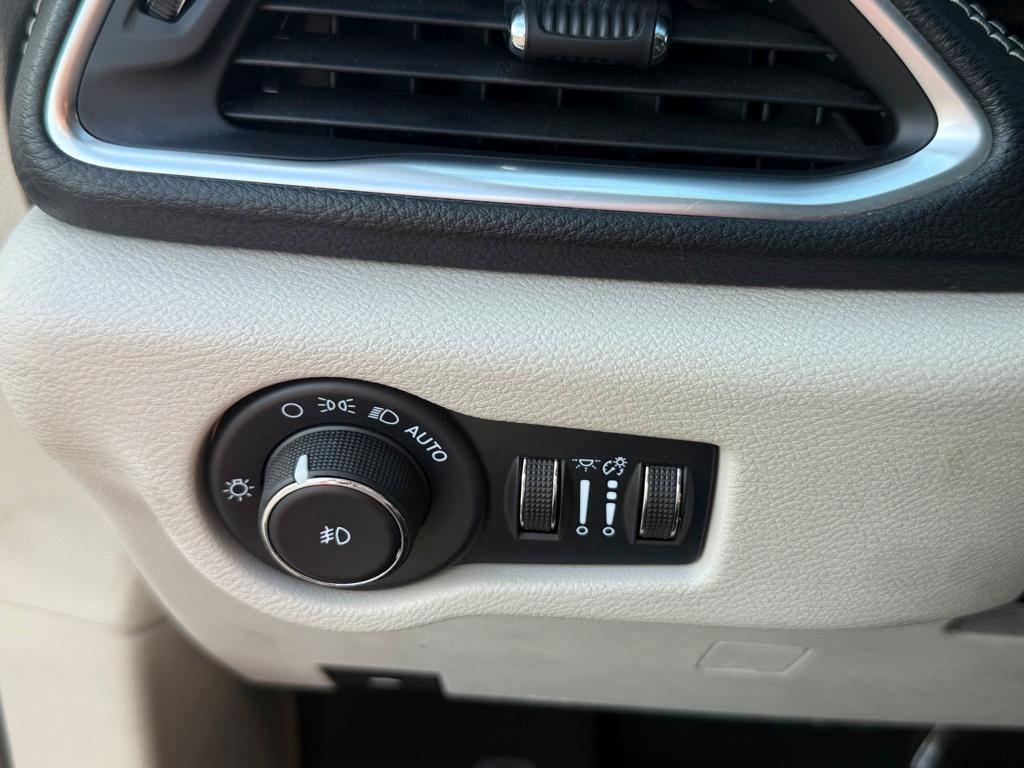 used 2023 Chrysler Pacifica Hybrid car, priced at $39,495