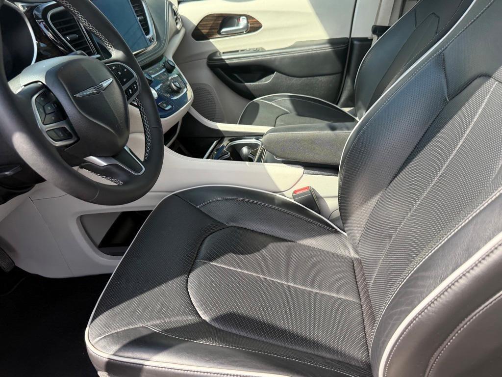 used 2023 Chrysler Pacifica Hybrid car, priced at $39,495