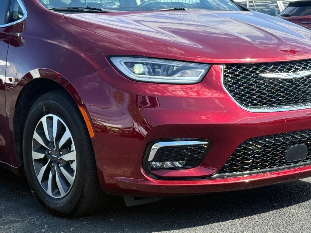 used 2023 Chrysler Pacifica Hybrid car, priced at $39,495