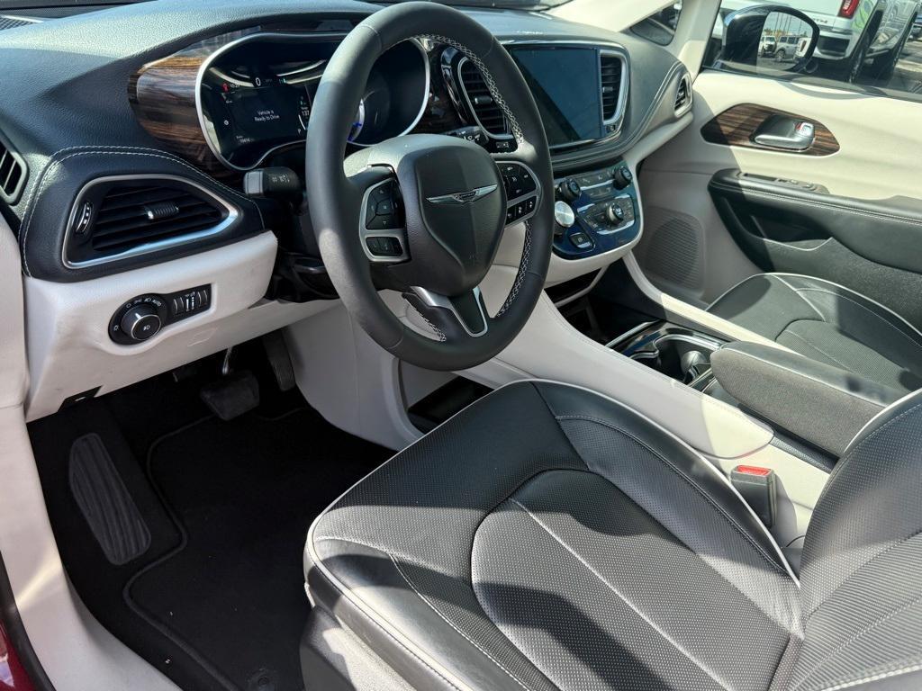 used 2023 Chrysler Pacifica Hybrid car, priced at $39,495