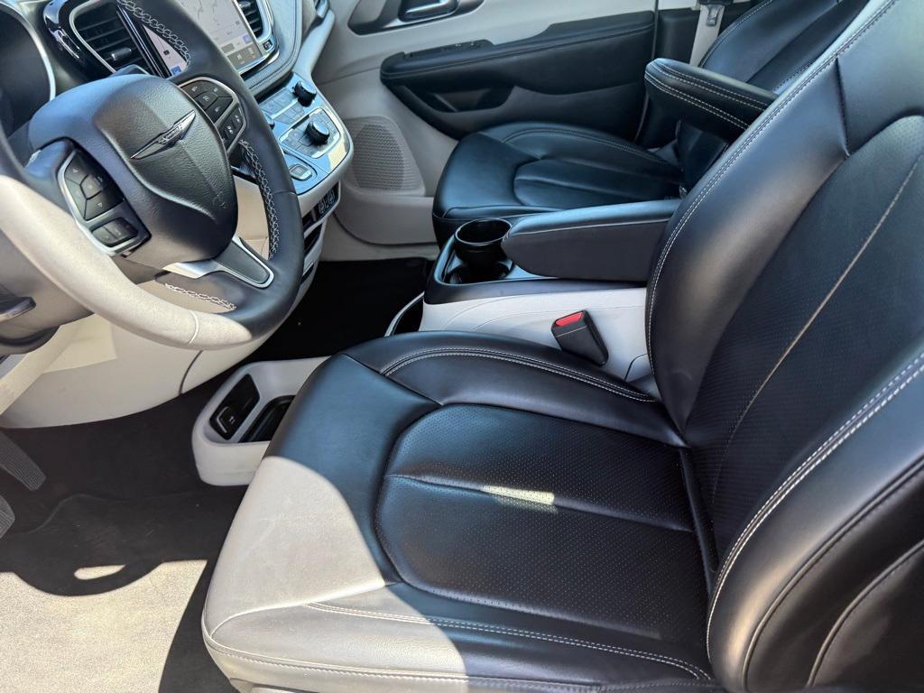 used 2023 Chrysler Pacifica Hybrid car, priced at $37,098