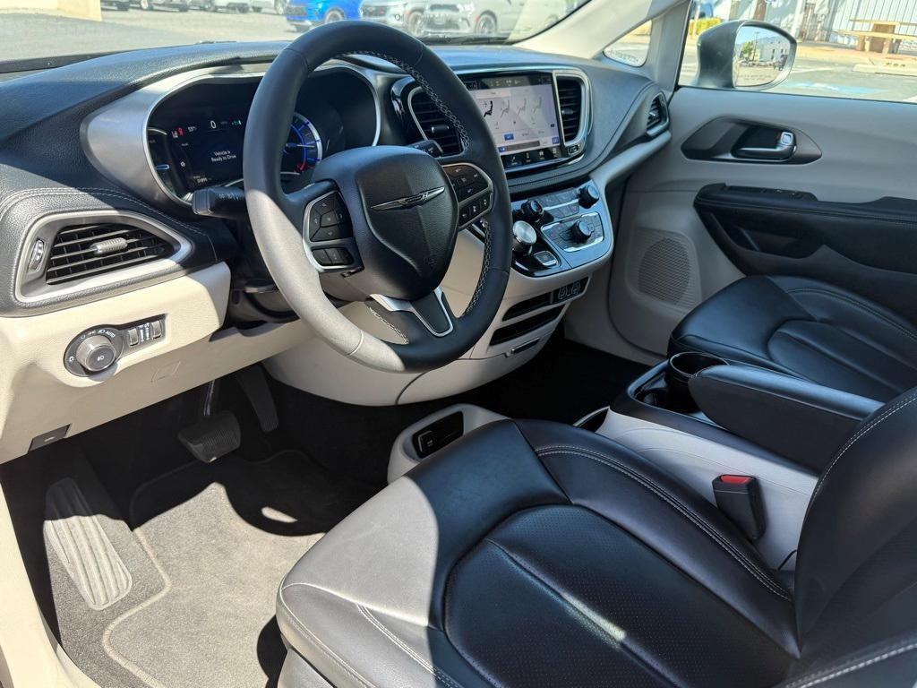 used 2023 Chrysler Pacifica Hybrid car, priced at $37,098