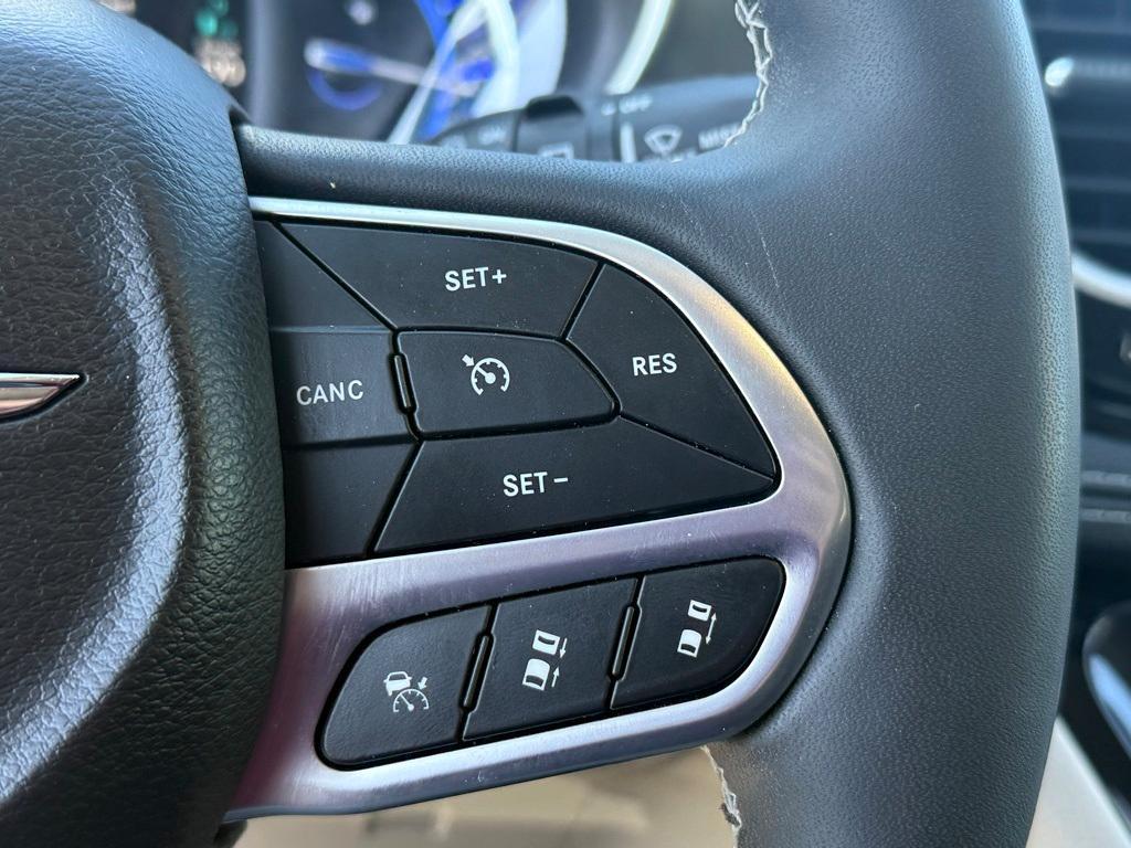used 2023 Chrysler Pacifica Hybrid car, priced at $37,098