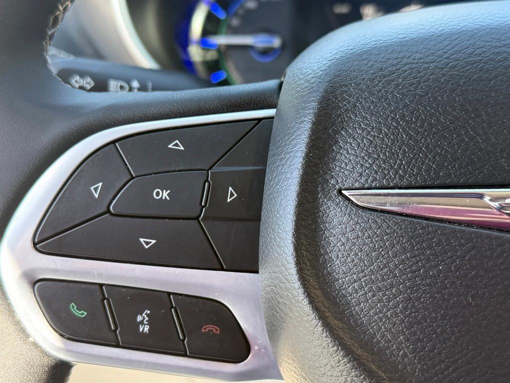 used 2023 Chrysler Pacifica Hybrid car, priced at $37,098