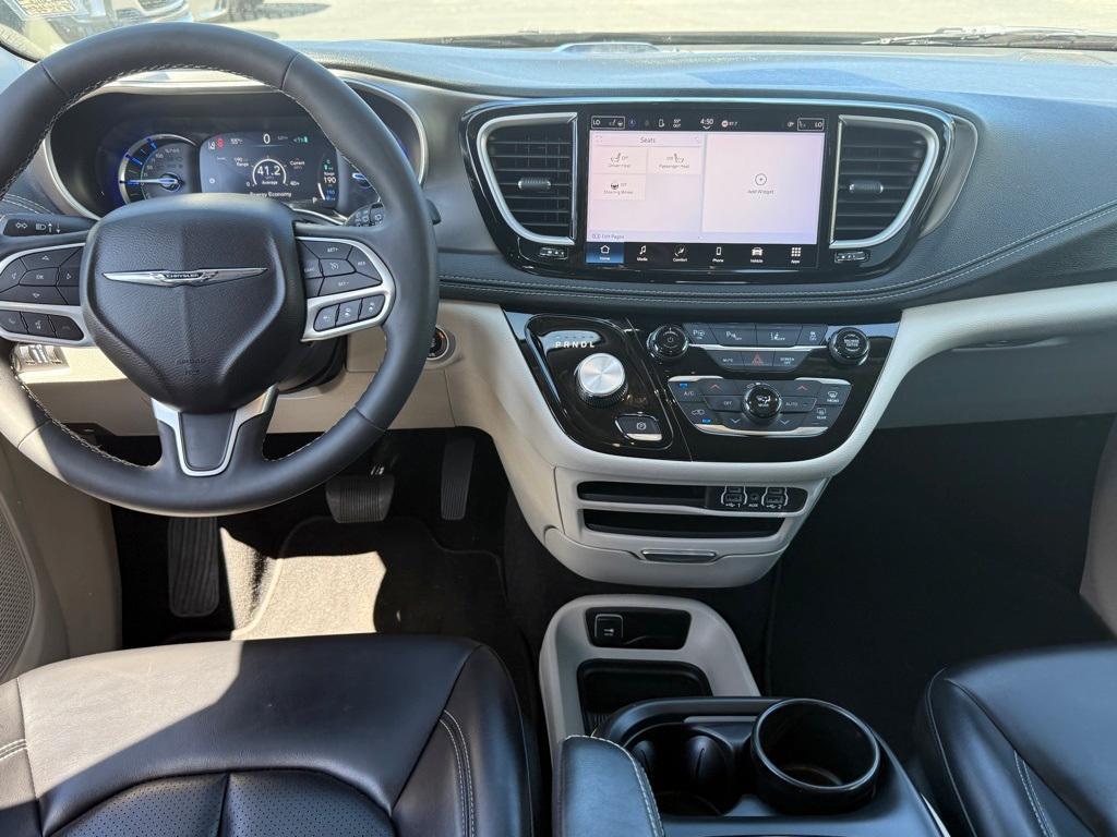 used 2023 Chrysler Pacifica Hybrid car, priced at $37,098