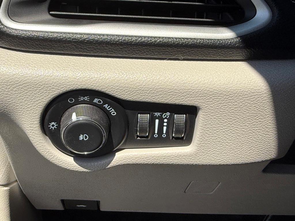 used 2023 Chrysler Pacifica Hybrid car, priced at $37,098