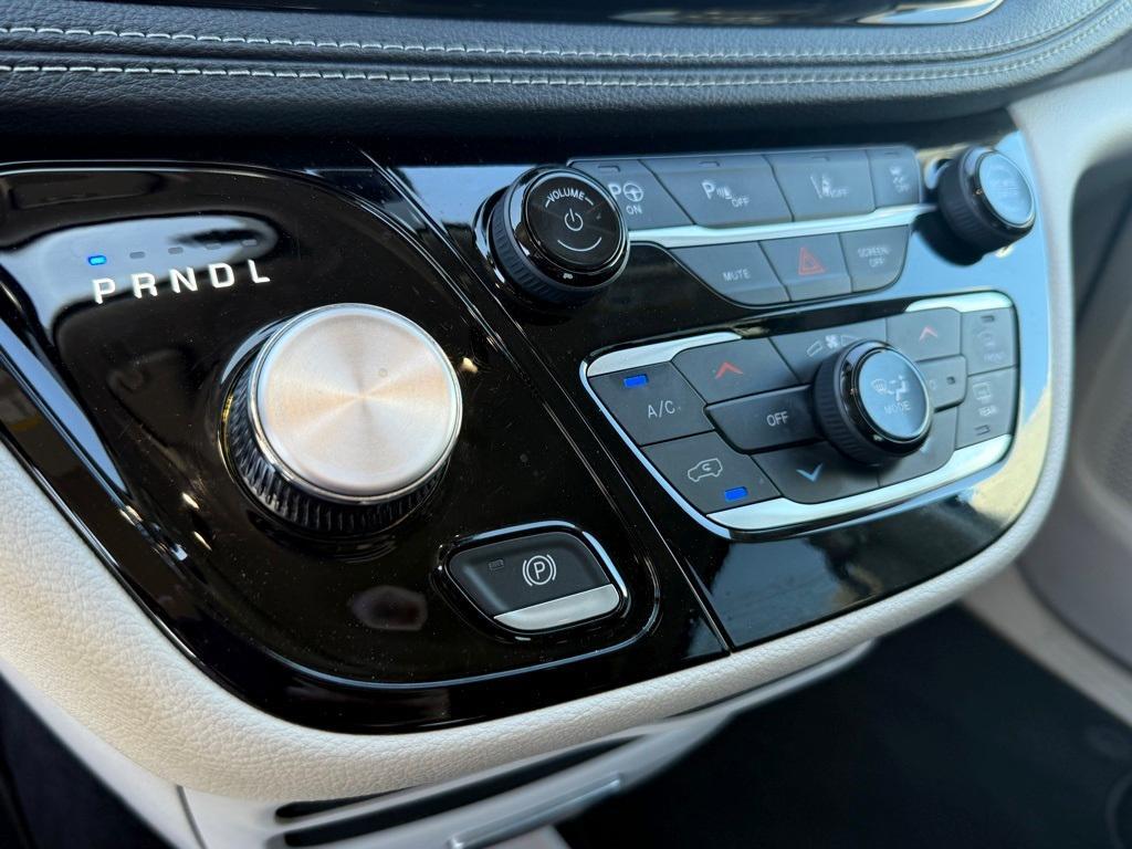 used 2023 Chrysler Pacifica Hybrid car, priced at $37,098