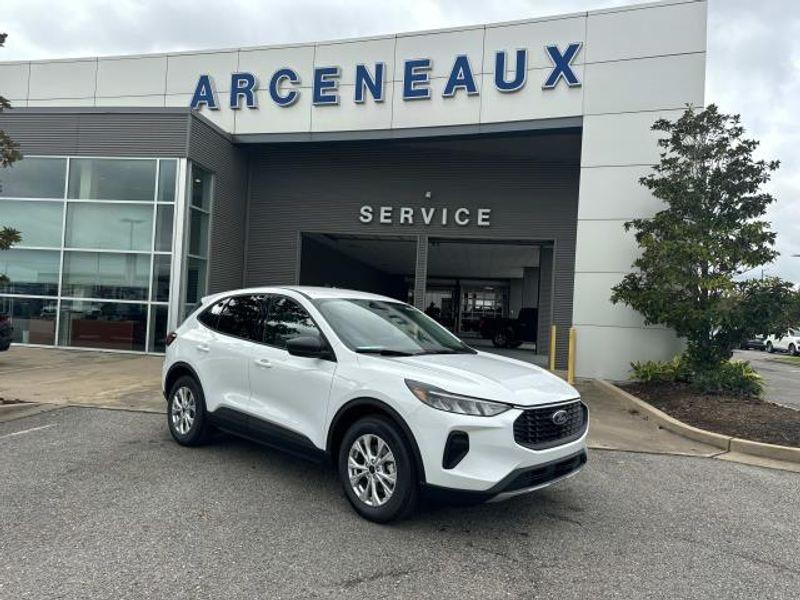 new 2025 Ford Escape car, priced at $27,995