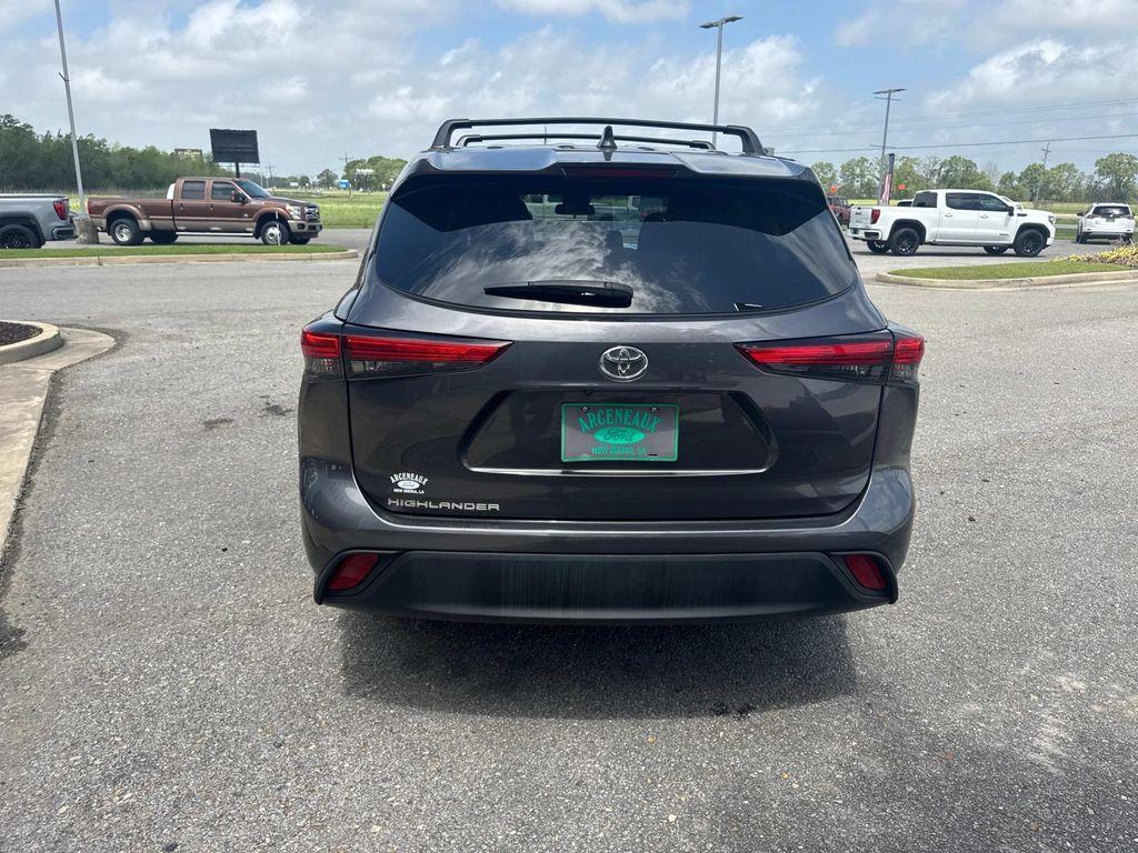 used 2022 Toyota Highlander car, priced at $27,210