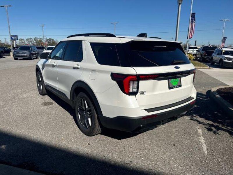 new 2025 Ford Explorer car, priced at $48,740