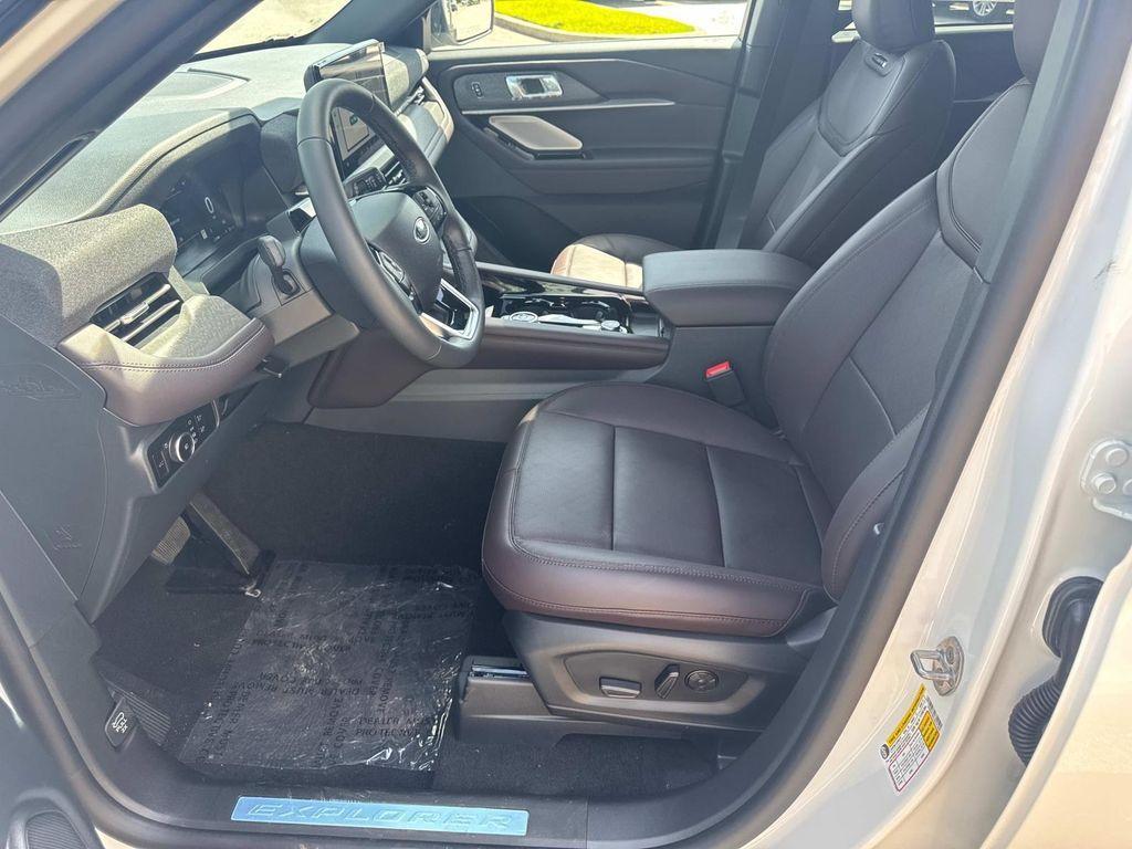 new 2025 Ford Explorer car