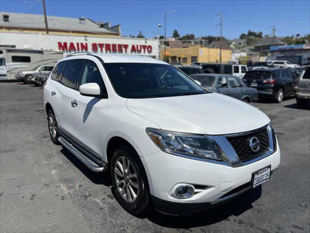 used 2013 Nissan Pathfinder car, priced at $9,995