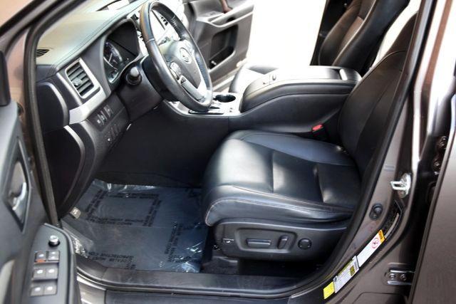 used 2019 Toyota Highlander car, priced at $25,950