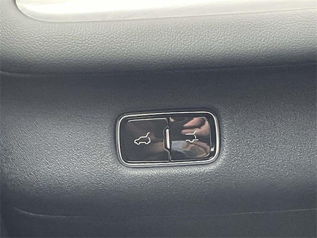 used 2025 Lincoln Navigator car, priced at $91,948