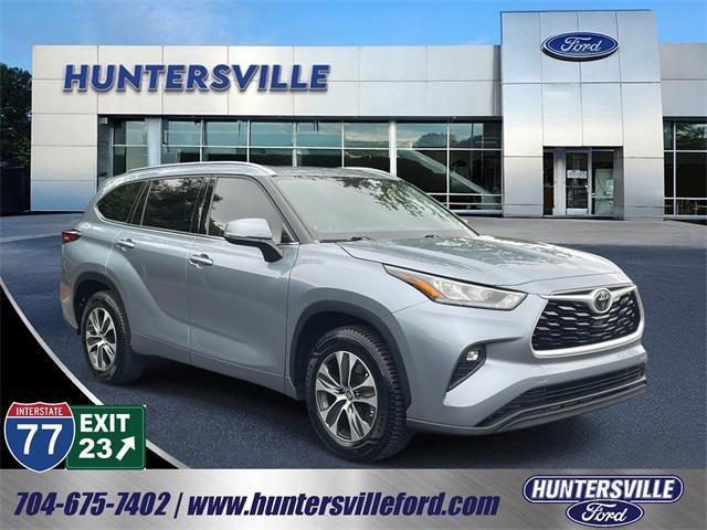 used 2020 Toyota Highlander car, priced at $30,989