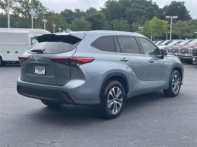 used 2020 Toyota Highlander car, priced at $30,989