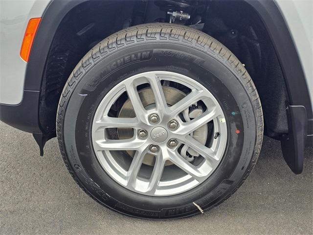 new 2025 Jeep Grand Cherokee car, priced at $38,749