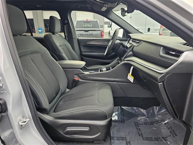 new 2025 Jeep Grand Cherokee car, priced at $38,749