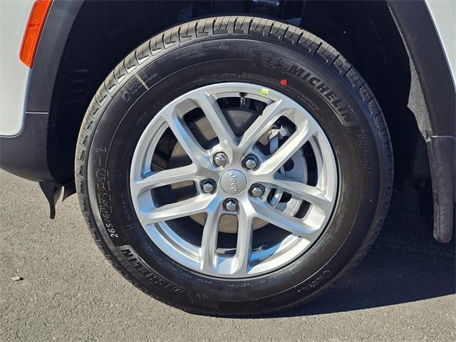 new 2025 Jeep Grand Cherokee car, priced at $39,750