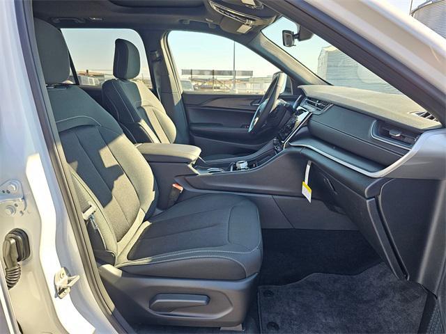new 2025 Jeep Grand Cherokee car, priced at $39,750