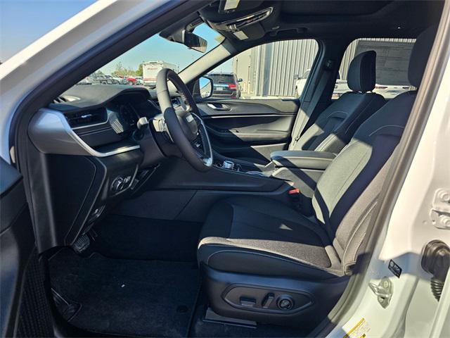 new 2025 Jeep Grand Cherokee car, priced at $39,750
