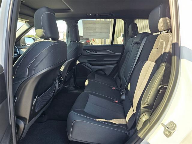 new 2025 Jeep Grand Cherokee car, priced at $39,750