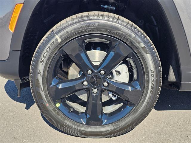 new 2025 Jeep Grand Cherokee car, priced at $49,749