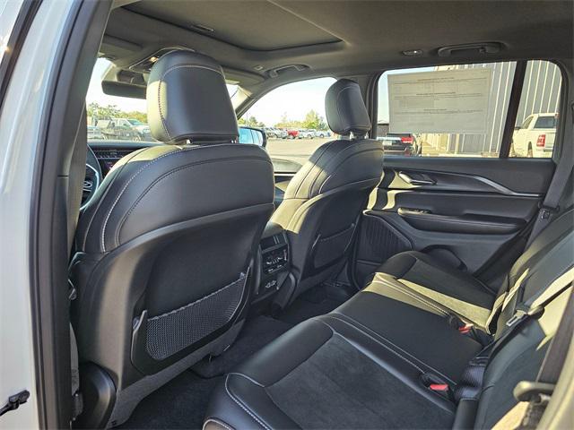 new 2025 Jeep Grand Cherokee car, priced at $43,250