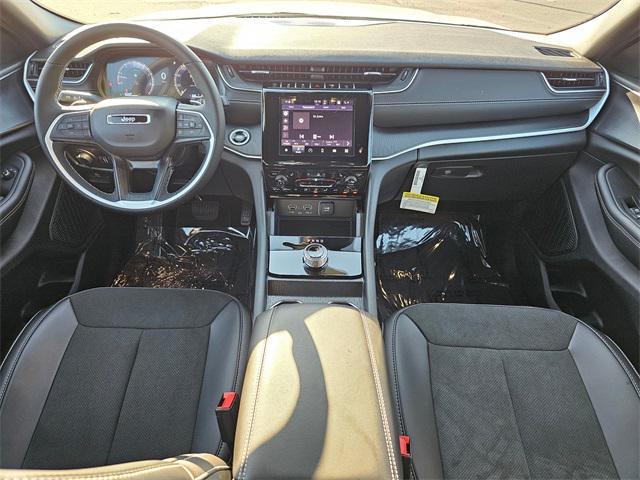 new 2025 Jeep Grand Cherokee car, priced at $43,250