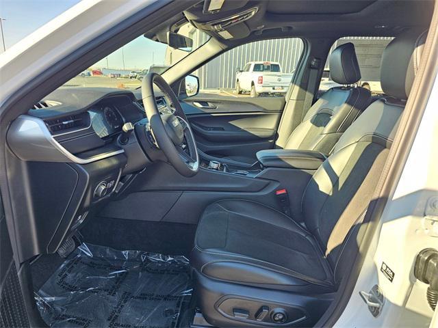 new 2025 Jeep Grand Cherokee car, priced at $43,250