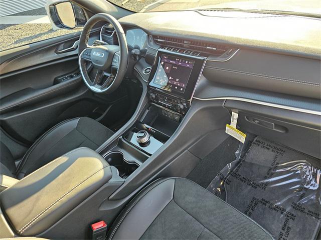 new 2025 Jeep Grand Cherokee car, priced at $43,250