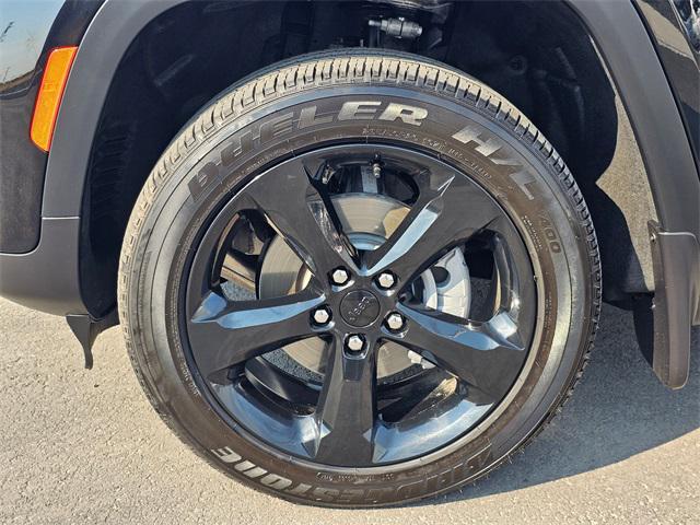 used 2025 Jeep Grand Cherokee car, priced at $38,967