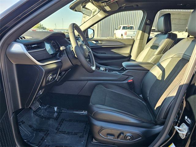 new 2025 Jeep Grand Cherokee car, priced at $43,749