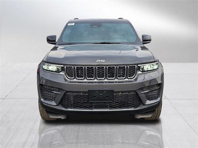 new 2025 Jeep Grand Cherokee car, priced at $40,749