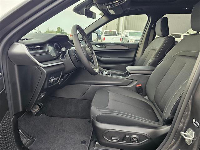 new 2025 Jeep Grand Cherokee car, priced at $40,749